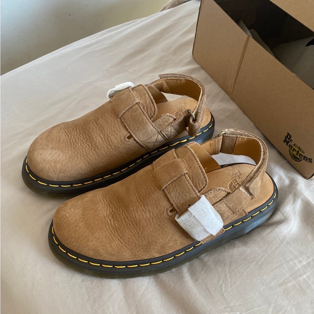 Dr. Martens Jorge II Savannah Tan tumbled nubuck